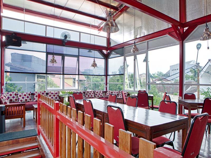Reddoorz Plus Near Riau Street Bandung Eksteriør bilde