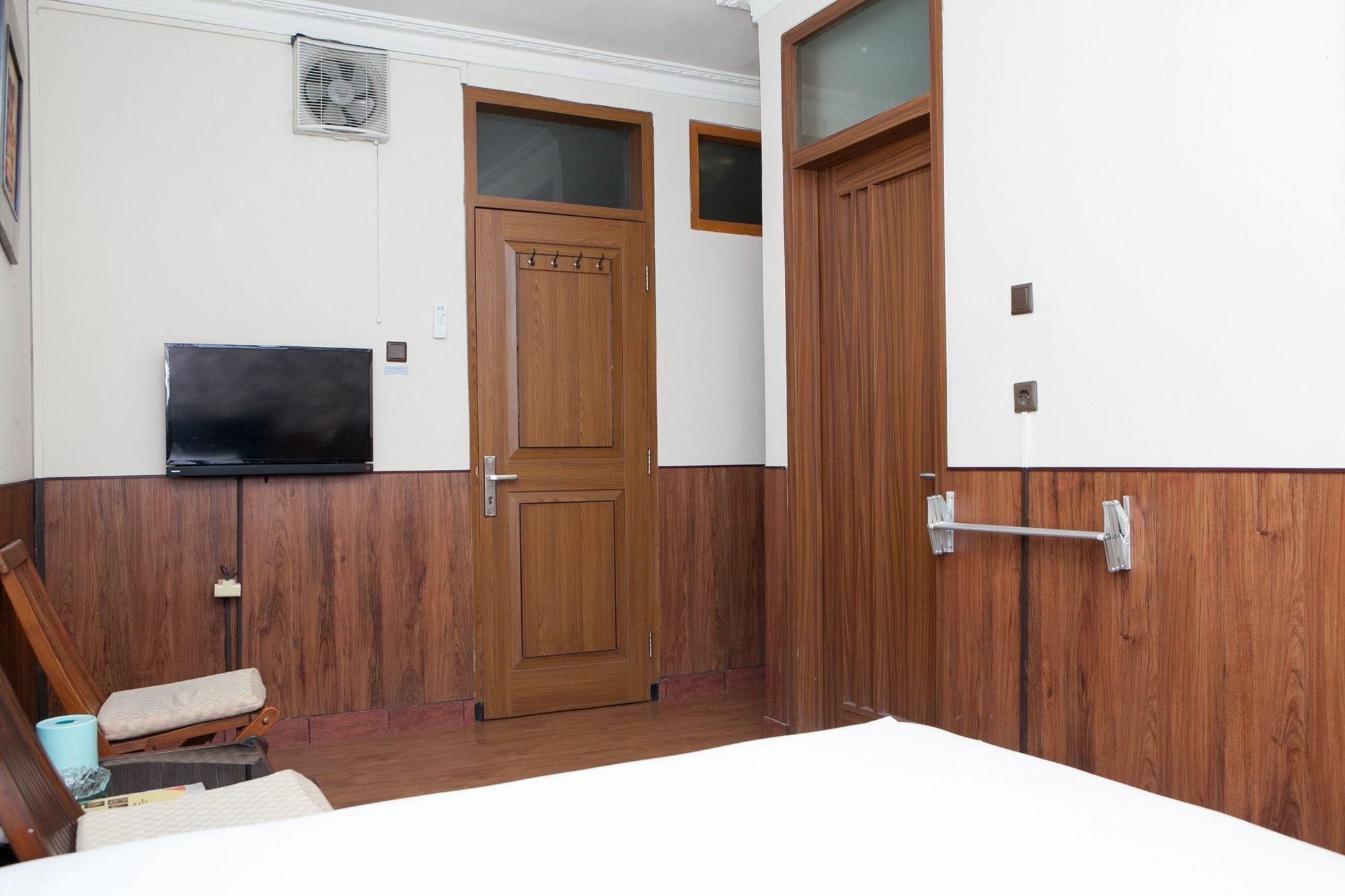 Reddoorz Plus Near Riau Street Bandung Eksteriør bilde